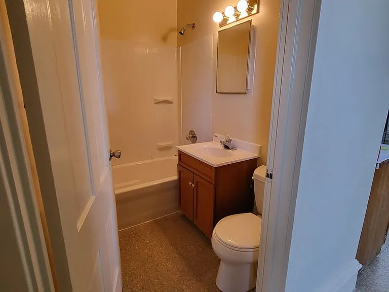 1107 Linden Ave — Photo 3