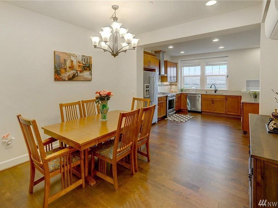 1st image of 1350 Williamsburg Walk NE