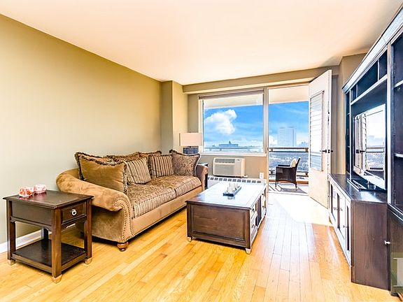 3rd image of 5800 Arlington Ave APT 7E