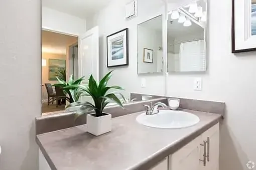 Ellinwood Apartments — Photo 10