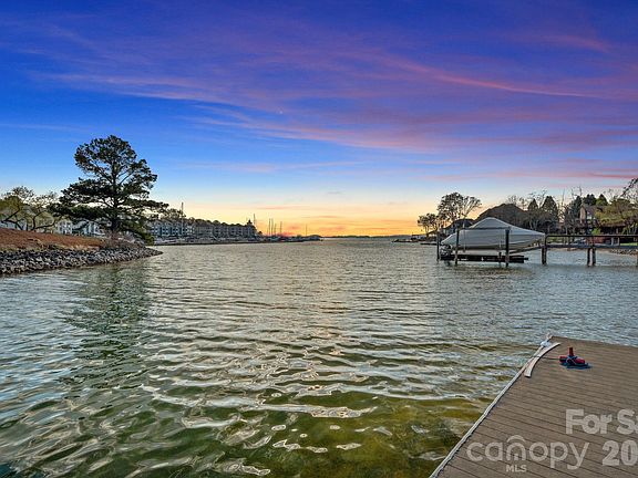 3rd image of 18726 Bluff Point Rd