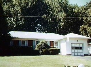 7 Fireside Ln, Latham, NY 12110