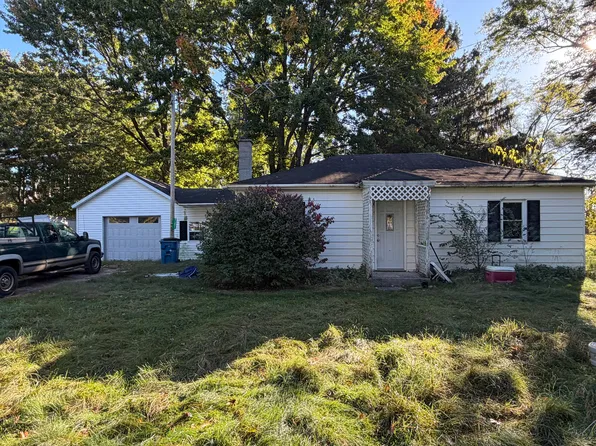 51231 Townhall Rd, Dowagiac, MI 49047