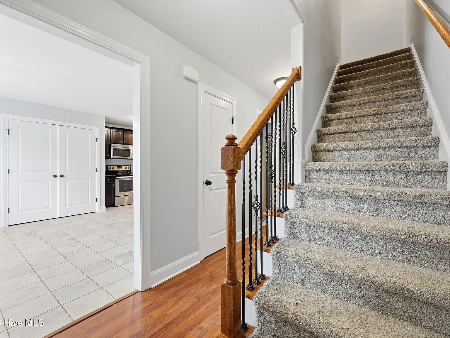 3 bed, 2.5 bath, $1,700 — Photo 3