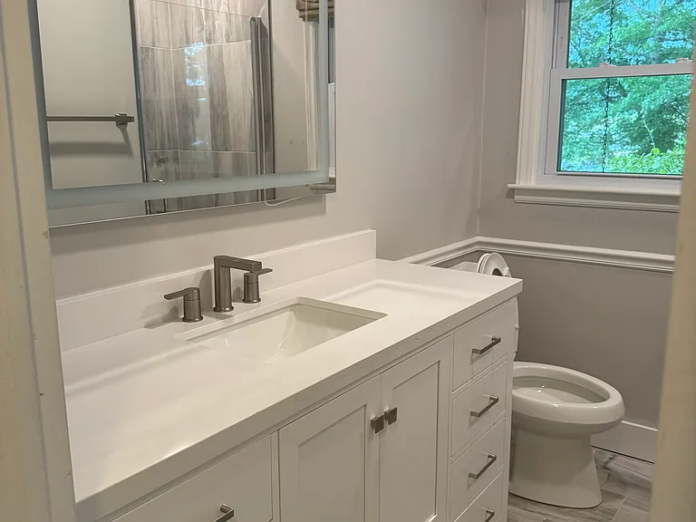 Newly renovated Full bathroom