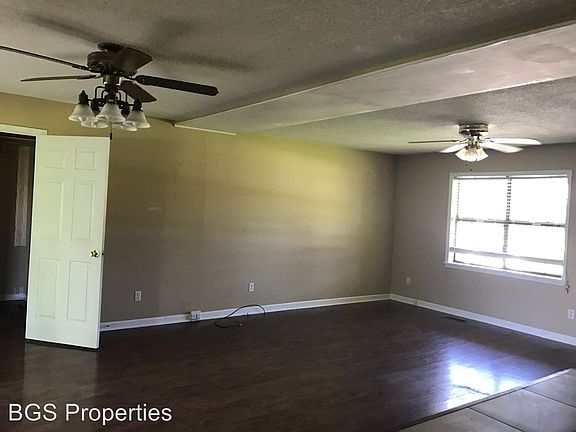 5th image of 1009 Pennell Ln