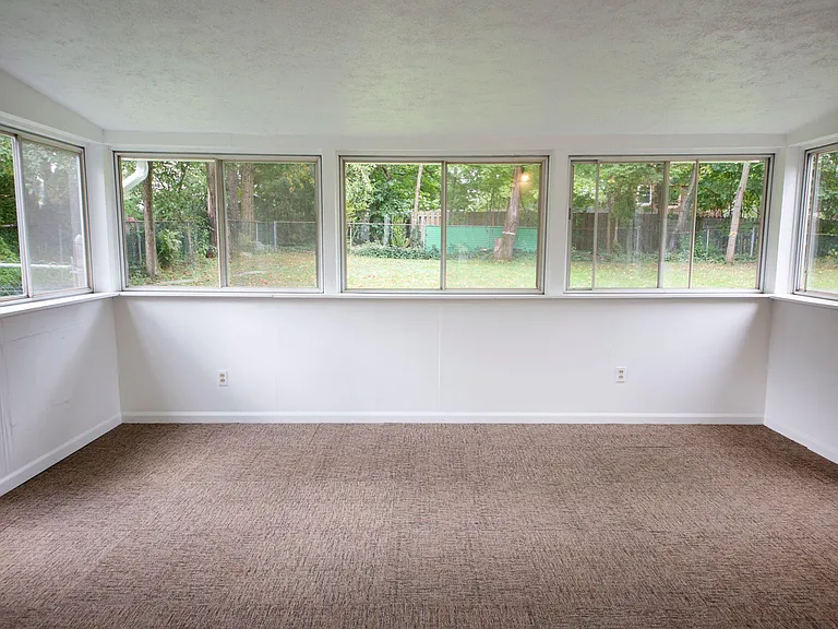 204 Hazelwood Dr — Photo 17