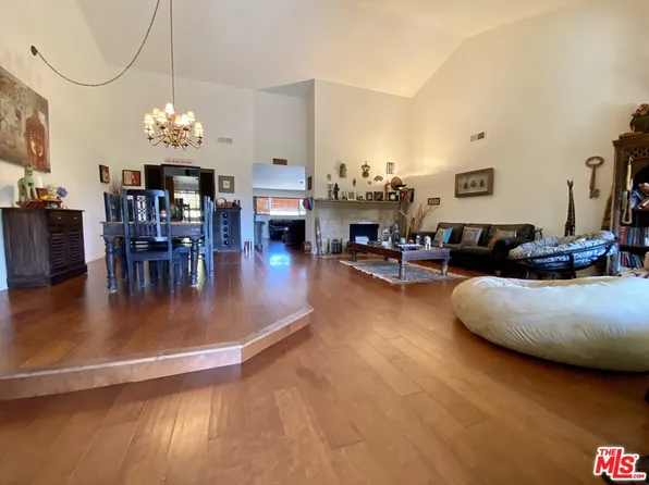 12912 Woodbridge St APT 304, Studio City, CA 91604