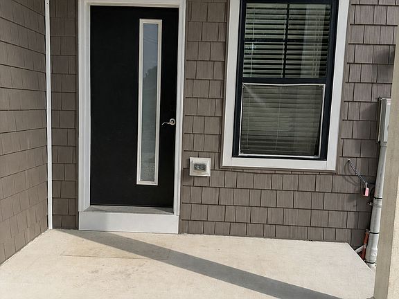 5th image of 49 Dow St