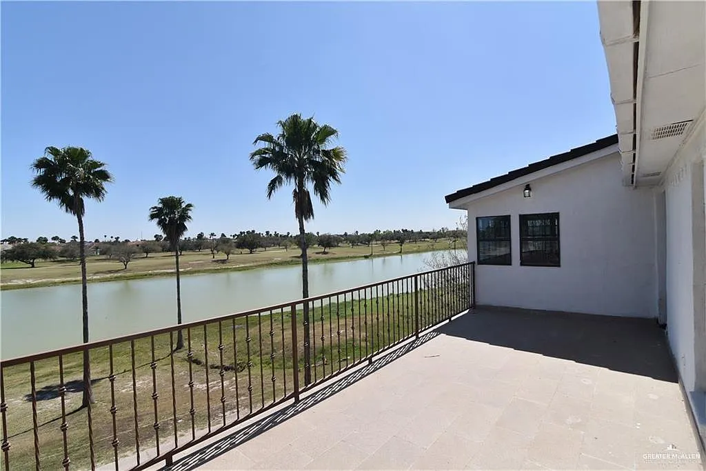 4 bed, 8.0 bath, 3650 sqft, $3,200 — Photo 4