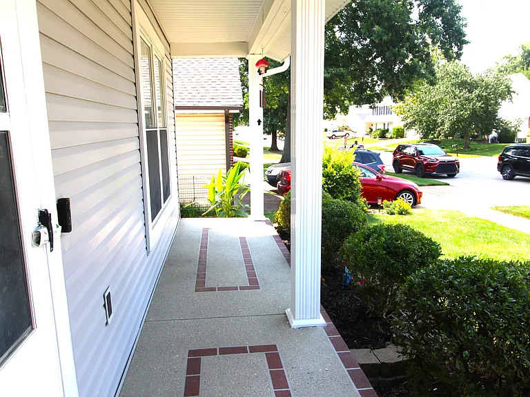 912 Oakwood Farms Ln — Photo 4