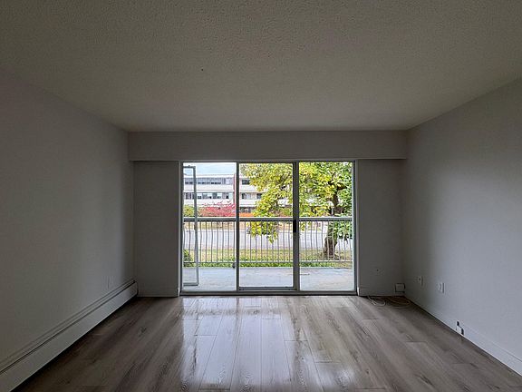 2nd image of 14884 N Bluff Rd #206