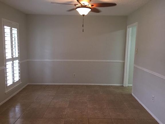 4th image of 209 Castlelake Dr