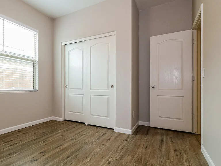 25446 W Carson Dr — Photo 11