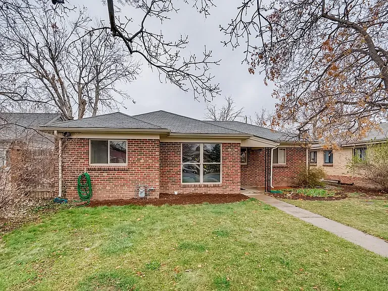 2932 Ivanhoe St — Photo 1
