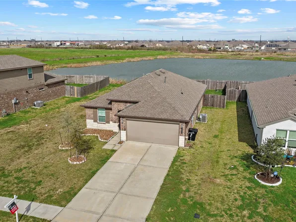 14531 Sweetwater Dr, Baytown, TX 77523