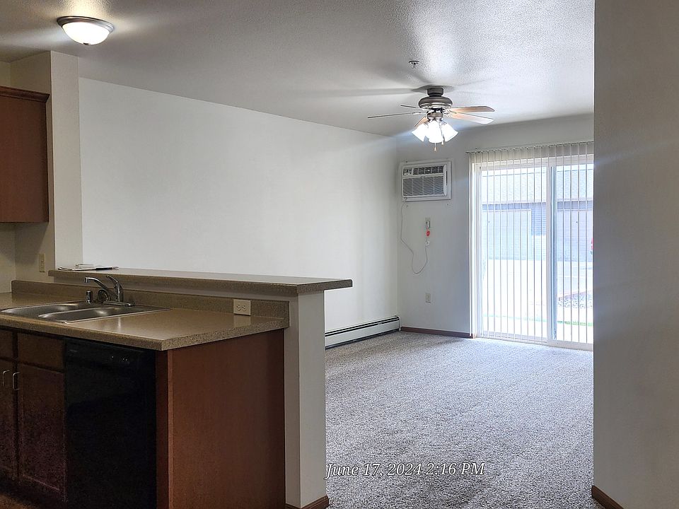 Std. Living Area (view 2)