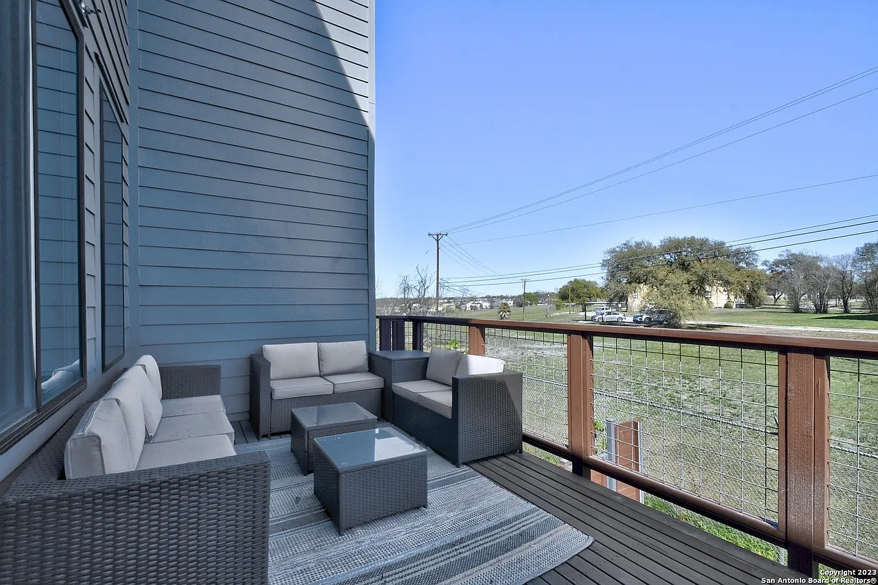 4 bed, 3.5 bath, 2298 sqft, $4,500 — Photo 4