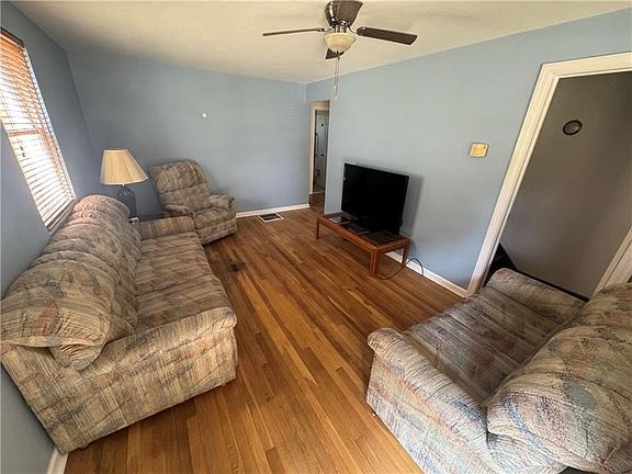 3rd image of 626 Ridgemont Dr