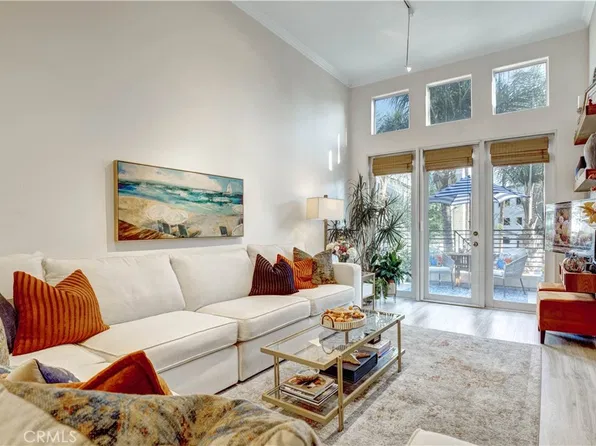 2253 Martin APT 420, Irvine, CA 92612