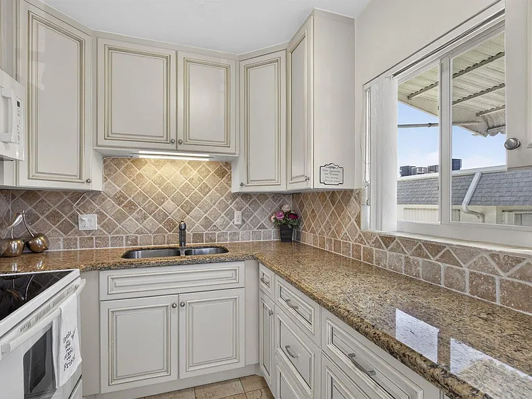 3402 Cynthia Ln #201 — Photo 21