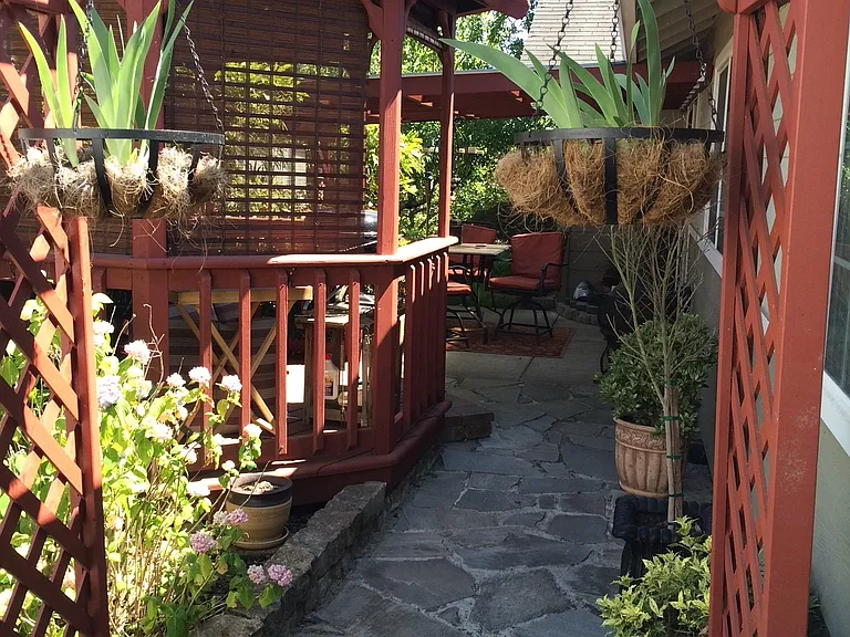 1007 E Foothills Dr — Photo 14