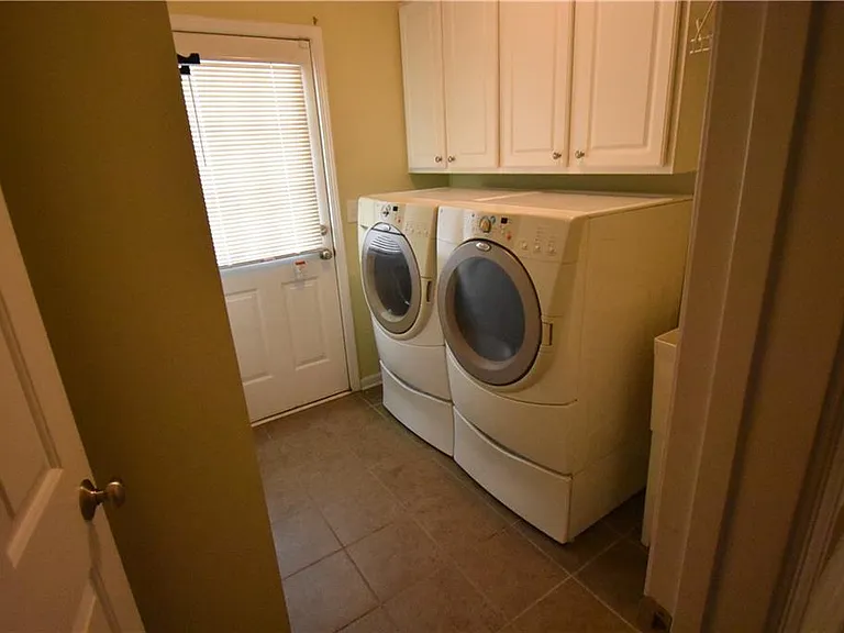 1002 Thornborough Dr — Photo 4