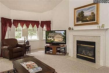 3rd image of 385 Woodcrest Dr