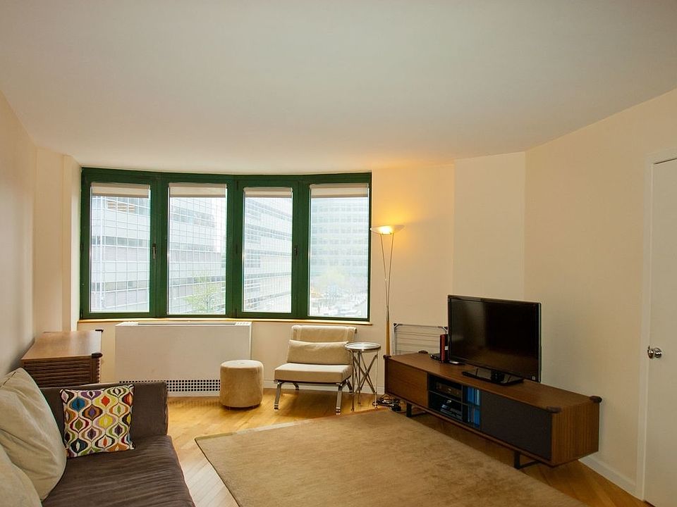1st image of 275 Greenwich St APT 4C