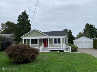 33 N Howells Point Rd, Bellport, NY 11713