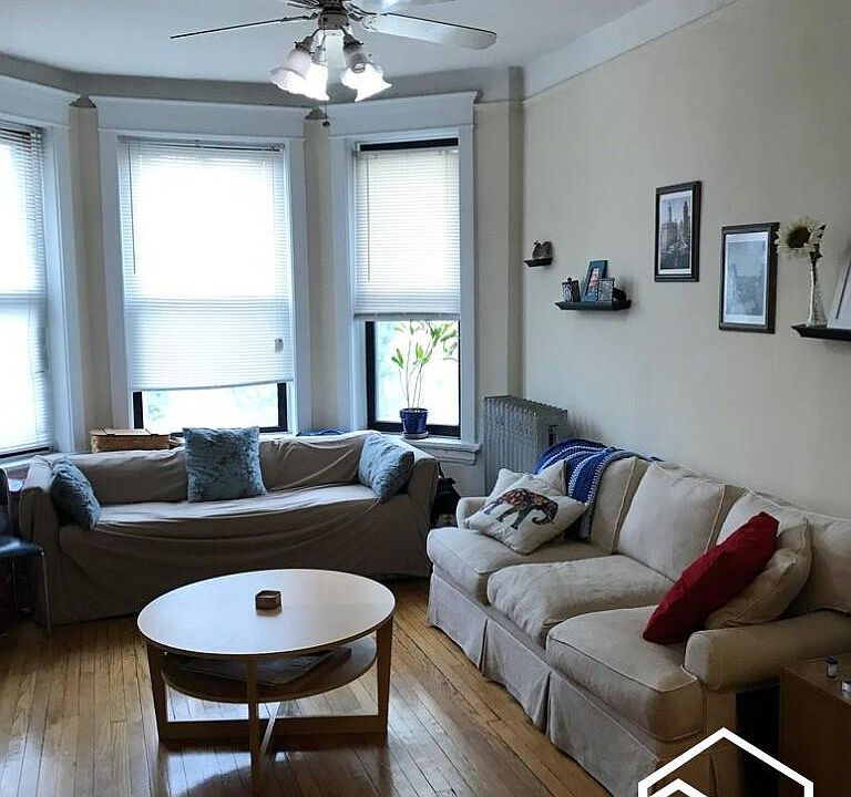 1st image of 3815 N Wilton Ave