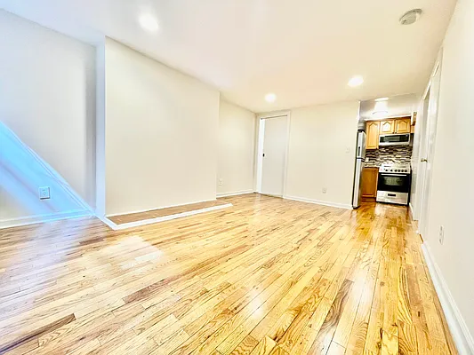 Rented by HOLTON REAL ESTATE INC. | media 14