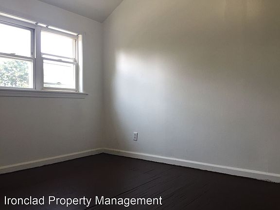 3rd image of 220-226 Woodlawn Cir #222