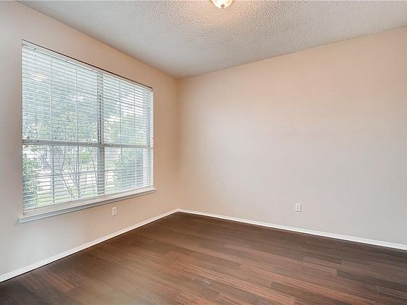 4th image of 7632 Lawnsberry Dr