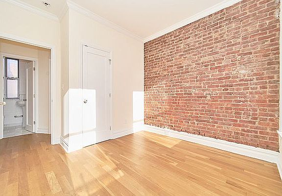 4th image of 309 E 5th St APT 4