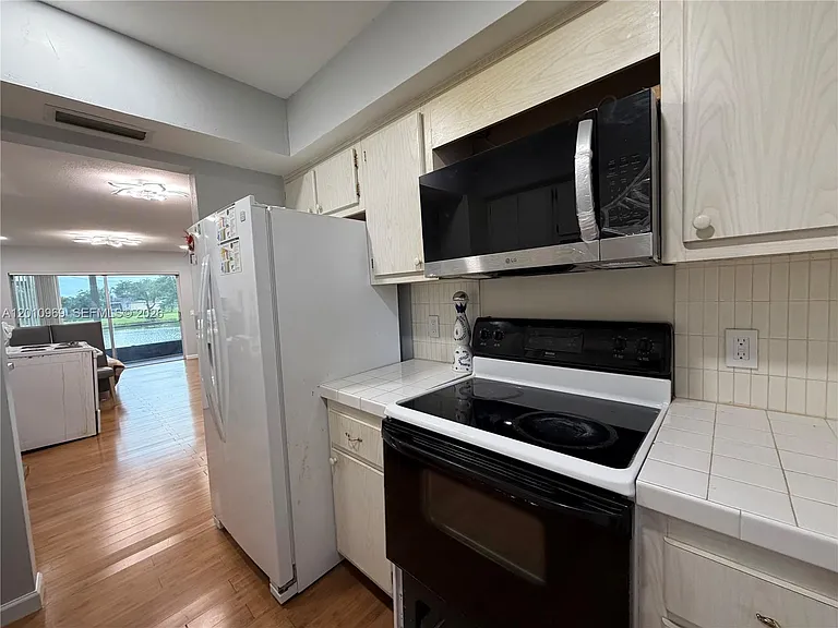 2461 SW 82nd Ave #103 — Photo 6