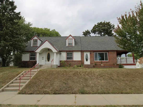 404 5th St S, Sauk Centre, MN 56378