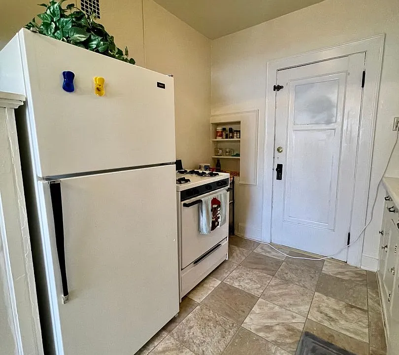 1805 E Park Pl