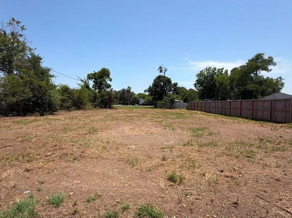 2110 Parkview Ln, La Porte, TX 77571