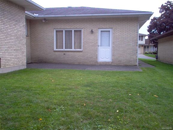 4th image of 10 Villa Moraine Dr