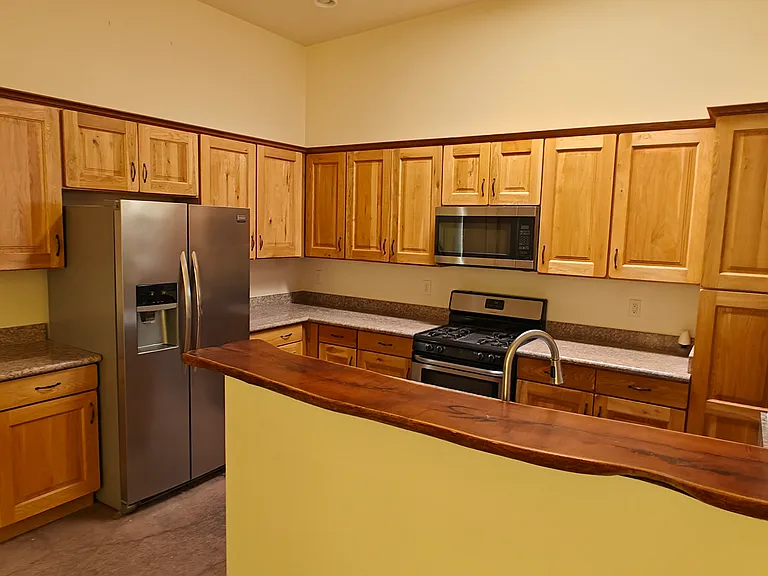 348 E Adams St #2 — Photo 5