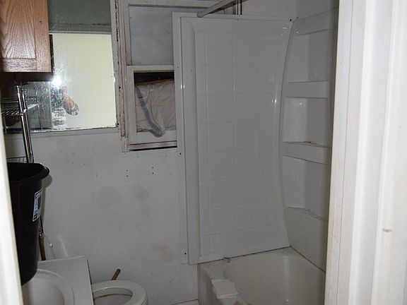 4th image of 907 Wallis Ave