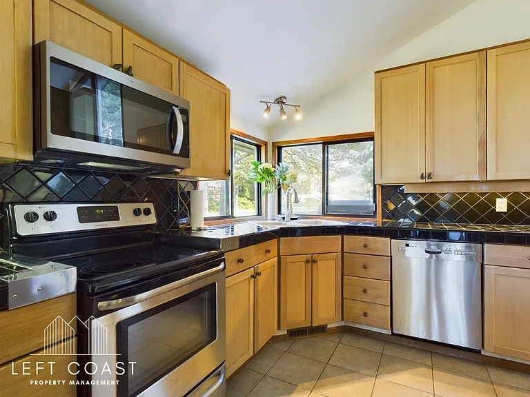 132 Salishan Dr — Photo 32