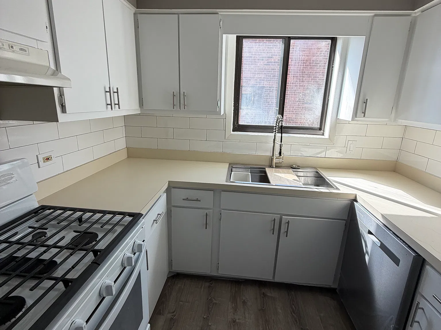 2 bed, 900 sqft, $1,900 — Photo 4