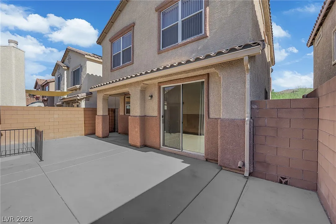 3 bed, 2.5 bath, 1471 sqft, $2,000 — Photo 3