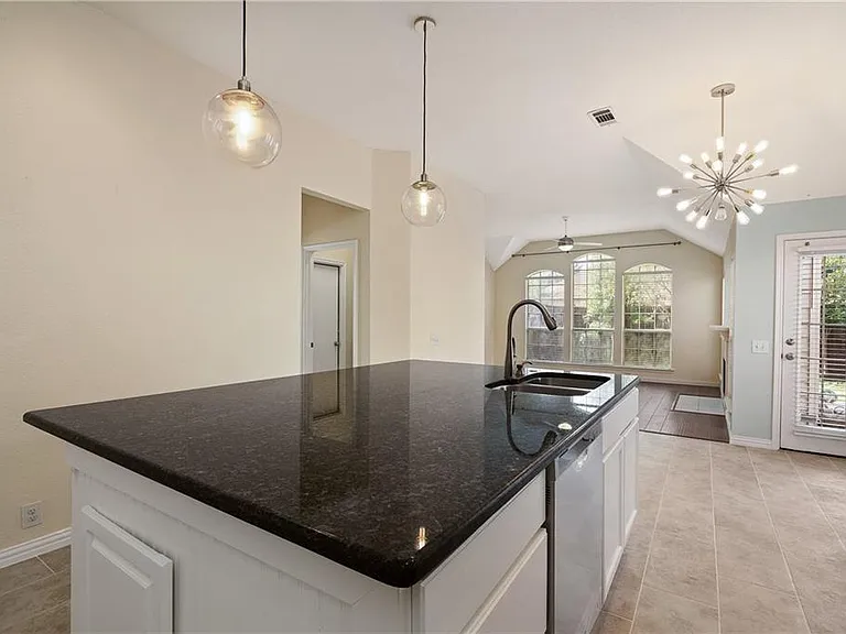 6701 Candlecreek Ln — Photo 11
