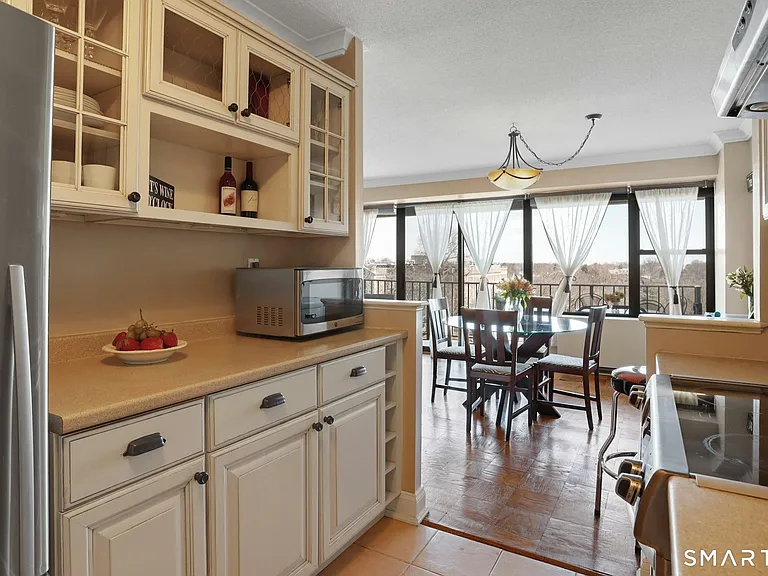 44 Strawberry Hill Ave #7D — Photo 17
