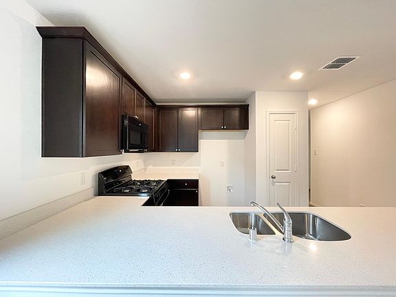 3rd image of 5623 Elwood Dr