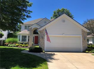 422 W Glengary Cir, Highland Heights, OH 44143