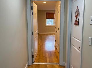 8 Jackson Ave #1, Syosset, NY 11791